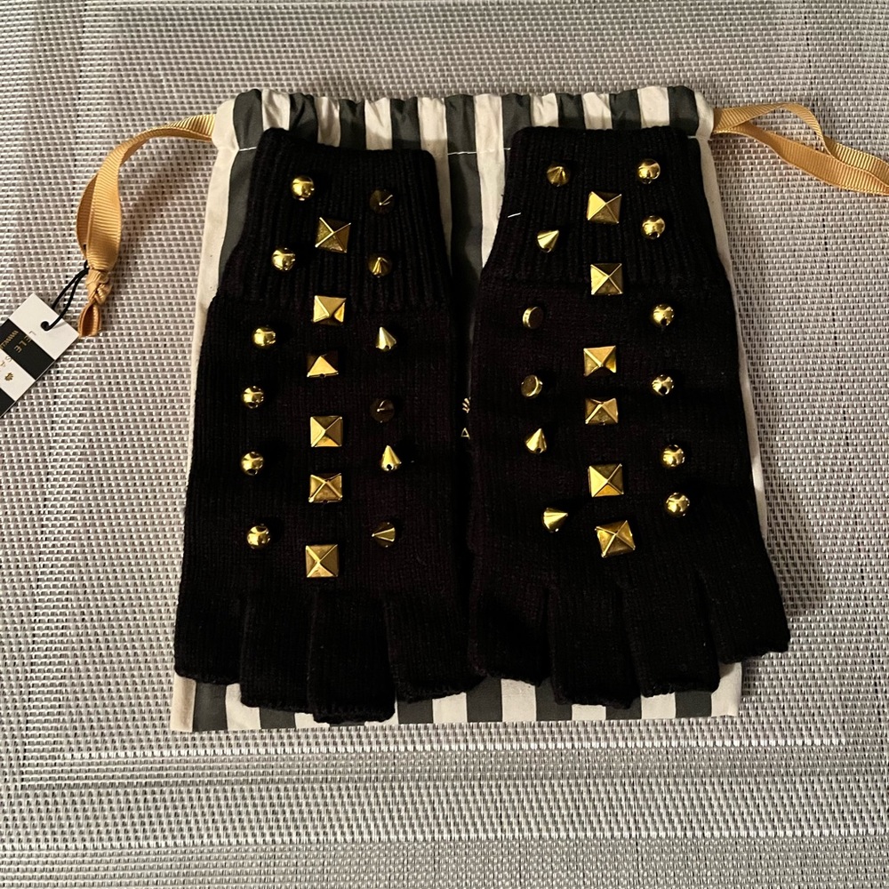 LELE SADOUGHI NWT AUTHENTIC JET 14K GOLD-PLATED STUDDED KNIT FINGERLESS GLOVES